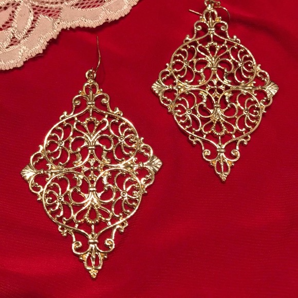 2/$15🔥 Golden Filigree Earrings - Picture 2 of 4